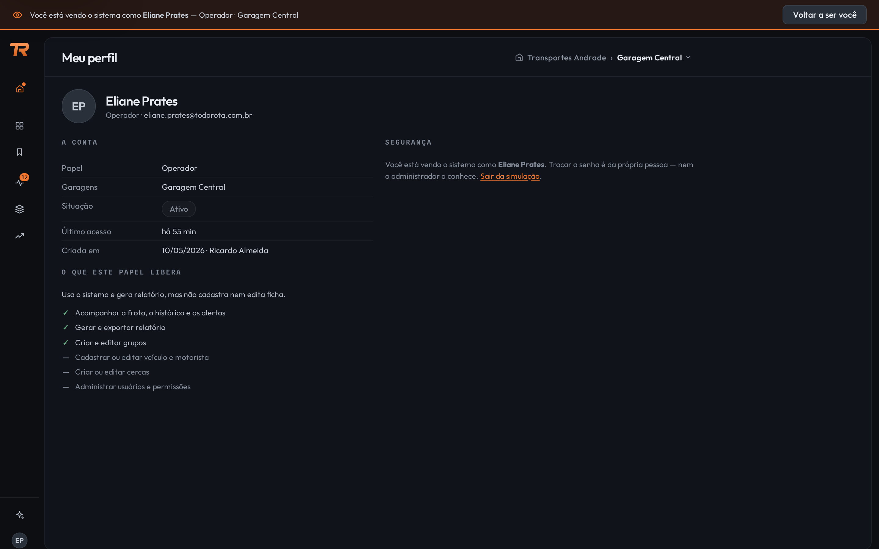 Tela Meu perfil vista durante uma simulação, mostrando Eliane Prates, Operador. No bloco Segurança, no lugar dos campos de senha, o texto: você está vendo o sistema como Eliane Prates, trocar a senha é da própria pessoa, nem o administrador a conhece, com o link Sair da simulação. Abaixo, o que o papel Operador libera e o que não libera.